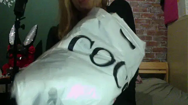 Snapshot of Lisavontease chatting on 28, 11, 2025 Lisavontease online show from 28, 11, 2025