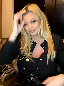 Lisavontease online show from 5, 10, 2025