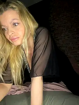 Snapshot of Lisavontease chatting on 18, 10, 2025 Lisavontease online show from 18, 10, 2025