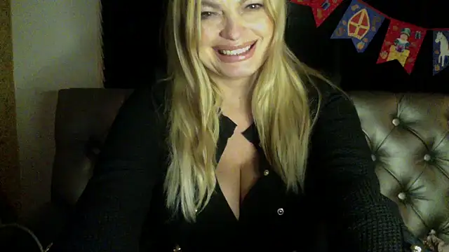 Snapshot of Lisavontease chatting on 29, 11, 2025 Lisavontease online show from 29, 11, 2025