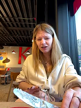 MaryHiggins online show from 22, 11, 2025