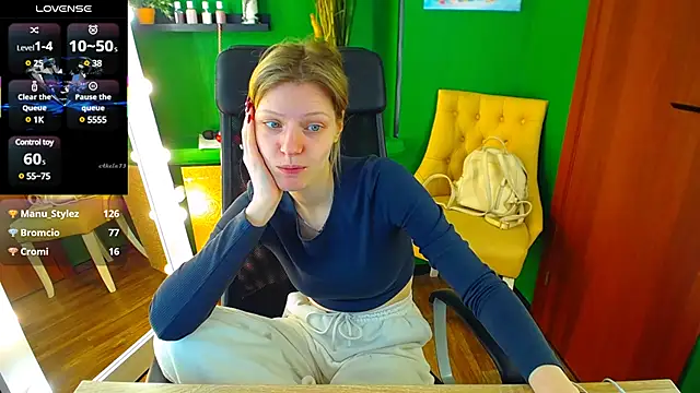 Snapshot of MaryHiggins chatting on 1, 3, 2025 MaryHiggins online show from 1, 3, 2025