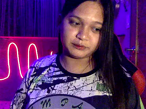 Snapshot of EmpressYna chatting on 25, 10, 2025 EmpressYna online show from 25, 10, 2025