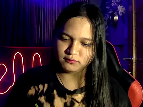 Snapshot of EmpressYna chatting on 4, 11, 2025 EmpressYna online show from 4, 11, 2025