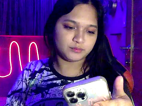 Snapshot of EmpressYna chatting on 25, 10, 2025 EmpressYna online show from 25, 10, 2025