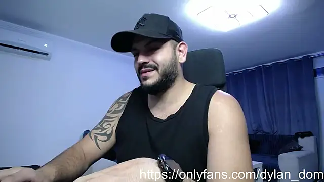 Snapshot of dyllan_dom_ chatting on 19, 10, 2025 dyllan dom online show from 19, 10, 2025