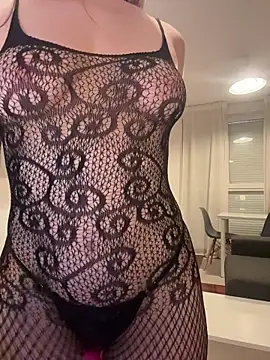 redheaddoll22 online show from 10, 3, 2026