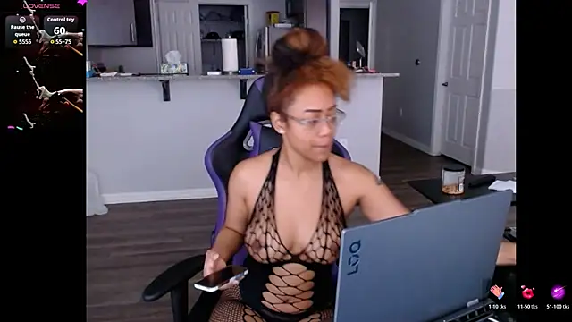 Snapshot of RylHoneyy chatting on 9, 7, 2026 RylHoneyy online show from 9, 7, 2026