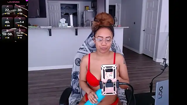 Snapshot of RylHoneyy chatting on 7, 6, 2026 RylHoneyy online show from 7, 6, 2026