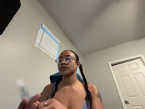 RylHoneyy online show from 11, 2, 2026