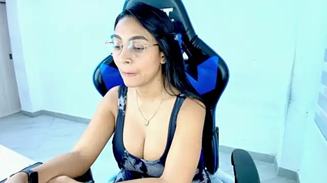 sophiax-x online show from 9, 3, 2026