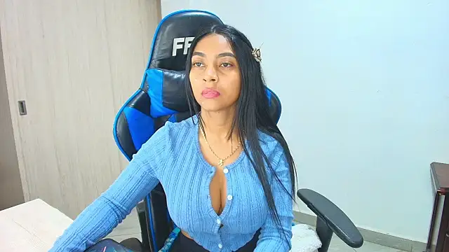 Snapshot of sophiax-x chatting on 3, 10, 2025 sophiax-x online show from 3, 10, 2025