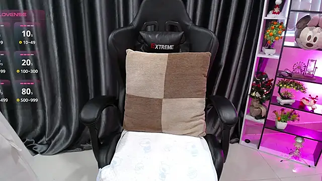 Snapshot of Yuki-yio chatting on 17, 10, 2025 Yuki-yio online show from 17, 10, 2025