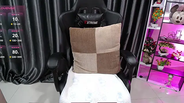 Snapshot of Yuki-yio chatting on 16, 10, 2025 Yuki-yio online show from 16, 10, 2025