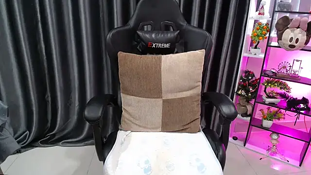 Snapshot of Yuki-yio chatting on 9, 10, 2025 Yuki-yio online show from 9, 10, 2025