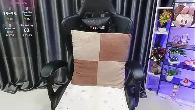 Snapshot of Yuki-yio chatting on 29, 10, 2025 Yuki-yio online show from 29, 10, 2025