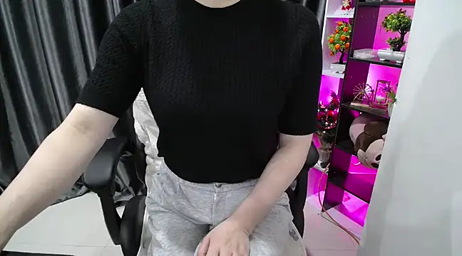 Yuki-yio online show from 7, 3, 2025