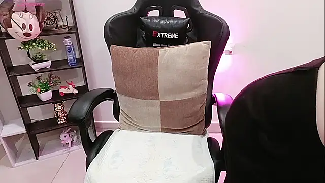 Yuki-yio online show from 13, 3, 2026