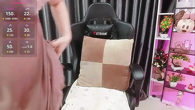 Snapshot of Yuki-yio chatting on 26, 10, 2025 Yuki-yio online show from 26, 10, 2025