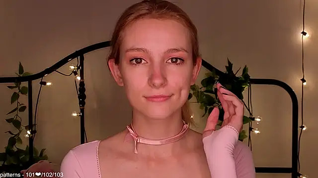 Snapshot of berrry_girl chatting on 15, 5, 2026 berrry girl online show from 15, 5, 2026