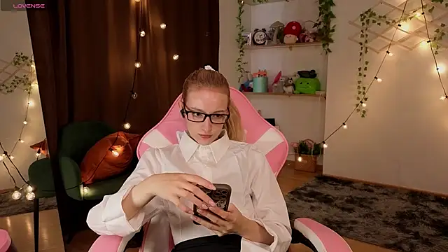 Snapshot of berrry_girl chatting on 17, 6, 2026 berrry girl online show from 17, 6, 2026