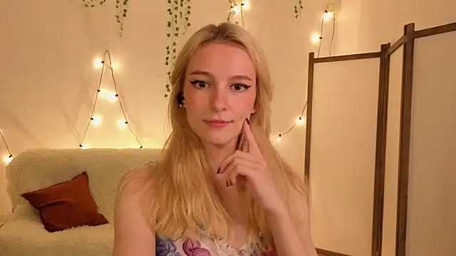 Snapshot of berrry_girl chatting on 24, 7, 2026 berrry girl online show from 24, 7, 2026