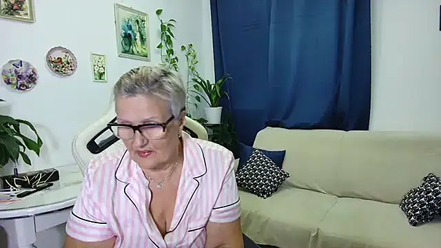 Snapshot of Selenna57 chatting on 5, 12, 2025 Selenna57 online show from 5, 12, 2025