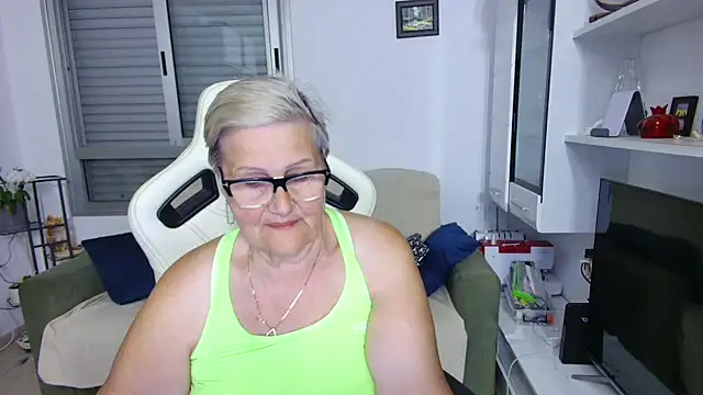 Snapshot of Selenna57 chatting on 15, 5, 2026 Selenna57 online show from 15, 5, 2026