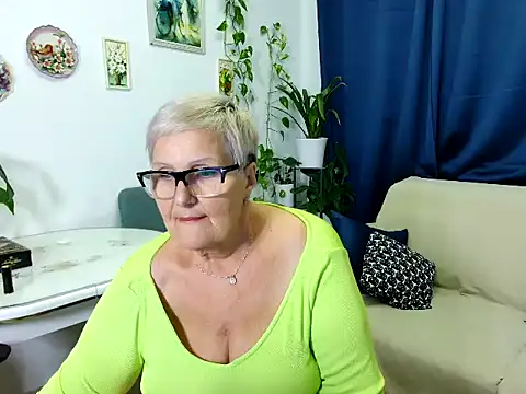 Snapshot of Selenna57 chatting on 4, 12, 2025 Selenna57 online show from 4, 12, 2025