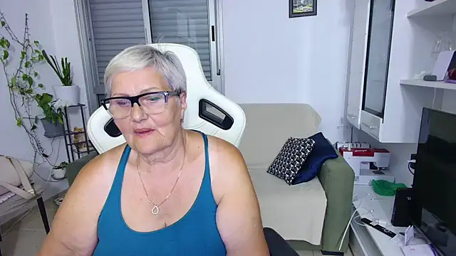 Snapshot of Selenna57 chatting on 27, 5, 2026 Selenna57 online show from 27, 5, 2026
