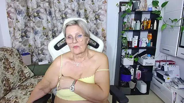 Snapshot of Selenna57 chatting on 24, 2, 2025 Selenna57 online show from 24, 2, 2025