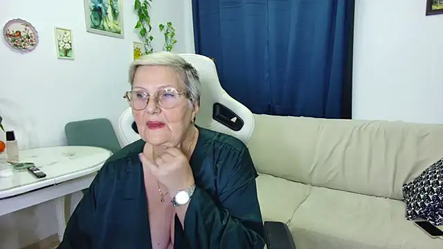 Snapshot of Selenna57 chatting on 5, 1, 2026 Selenna57 online show from 5, 1, 2026