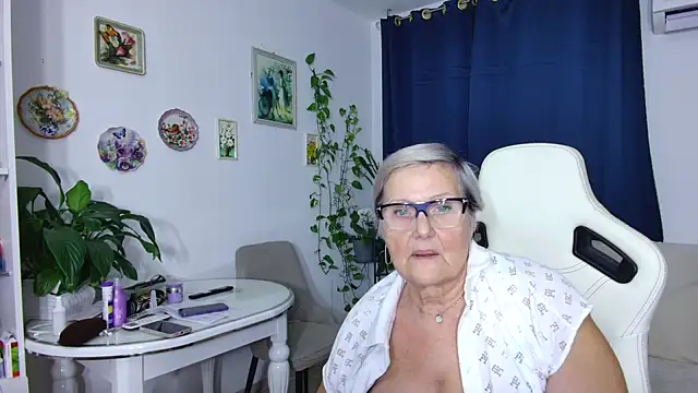 Snapshot of Selenna57 chatting on 7, 2, 2026 Selenna57 online show from 7, 2, 2026