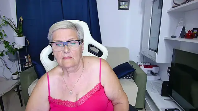 Selenna57 online show from 10, 5, 2026