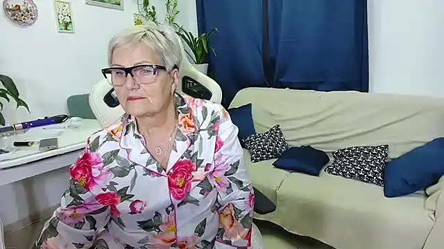 Snapshot of Selenna57 chatting on 17, 12, 2025 Selenna57 online show from 17, 12, 2025