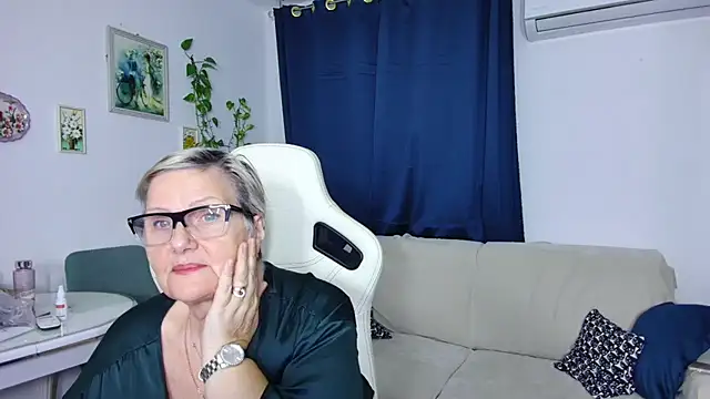 Snapshot of Selenna57 chatting on 11, 1, 2026 Selenna57 online show from 11, 1, 2026