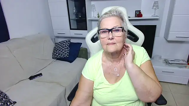 Selenna57 online show from 19, 4, 2026