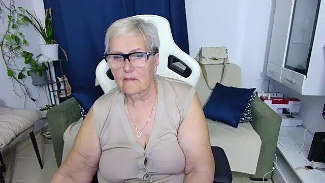 Selenna57 online show from 8, 5, 2026