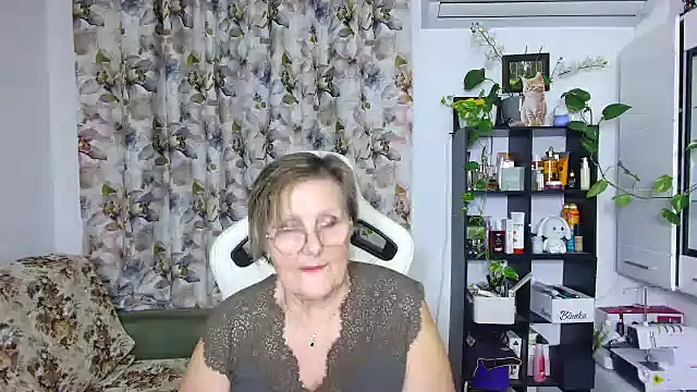 Snapshot of Selenna57 chatting on 4, 1, 2025 Selenna57 online show from 4, 1, 2025