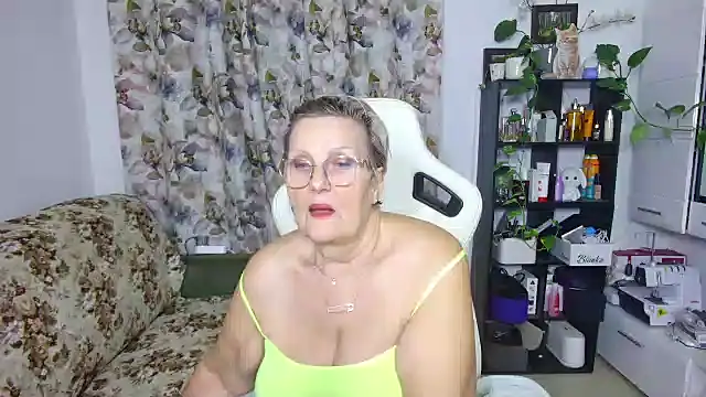 Snapshot of Selenna57 chatting on 6, 3, 2025 Selenna57 online show from 6, 3, 2025