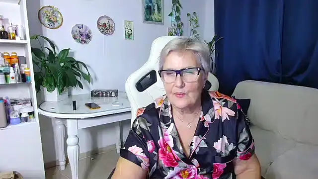 Snapshot of Selenna57 chatting on 2, 12, 2025 Selenna57 online show from 2, 12, 2025