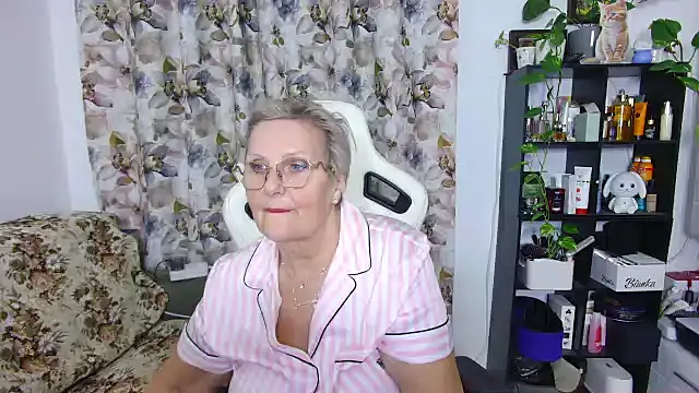 Snapshot of Selenna57 chatting on 14, 2, 2025 Selenna57 online show from 14, 2, 2025