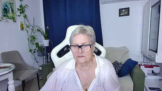 Selenna57 online show from 15, 4, 2026