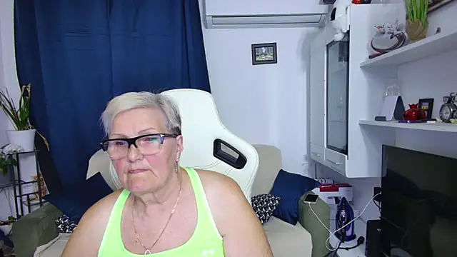 Selenna57 online show from 5, 5, 2026