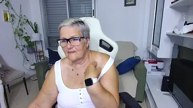 Snapshot of Selenna57 chatting on 5, 6, 2026 Selenna57 online show from 5, 6, 2026