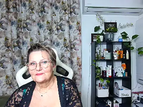 Snapshot of Selenna57 chatting on 18, 12, 2024 Selenna57 online show from 18, 12, 2024