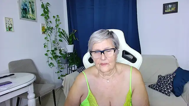 Snapshot of Selenna57 chatting on 6, 2, 2026 Selenna57 online show from 6, 2, 2026