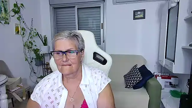 Snapshot of Selenna57 chatting on 26, 5, 2026 Selenna57 online show from 26, 5, 2026
