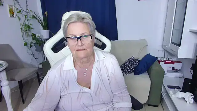 Selenna57 online show from 15, 4, 2026
