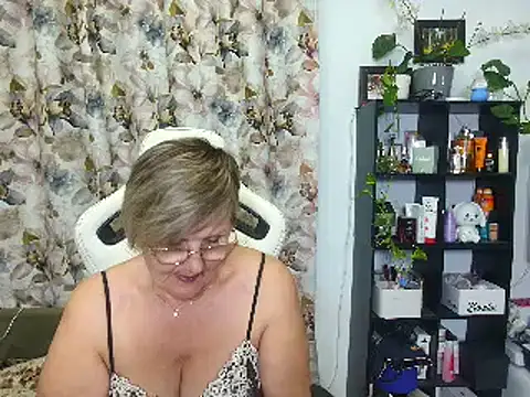 Snapshot of Selenna57 chatting on 14, 12, 2024 Selenna57 online show from 14, 12, 2024